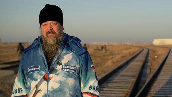 "Благодаря ему ракеты не врезаются в небесную твердь". НАСА показало духовника «Роскосмоса»