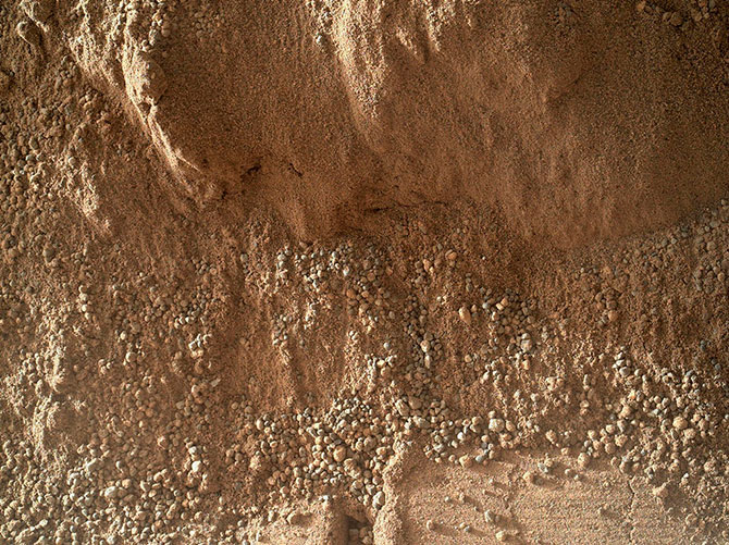 Curiosity приступил к анализу грунта Марса