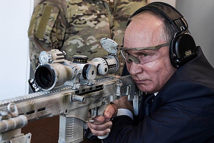 Путин пострелял из винтовки: четыре попадания из пяти