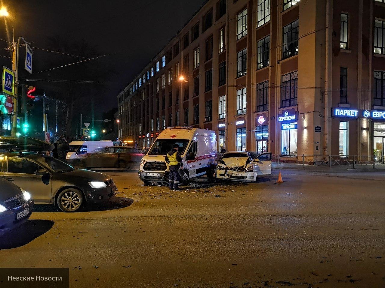 В Санкт-Петербурге произошло ДТП с участием скорой помощи