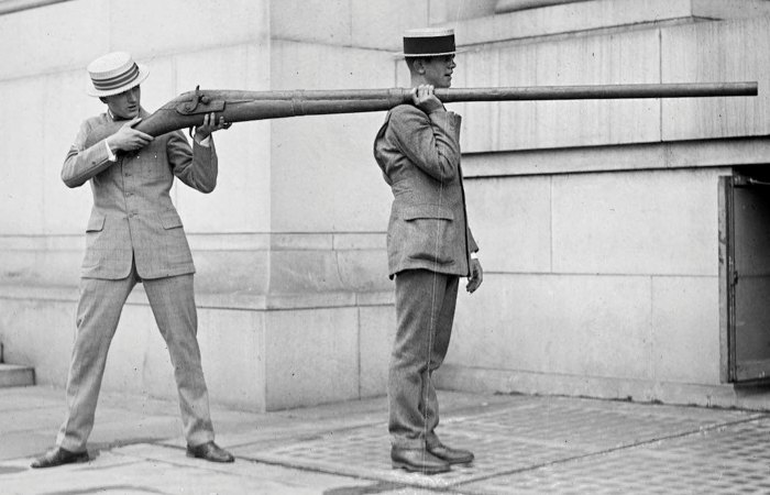 Огромный дробовик начала ХХ века. | Фото: rarehistoricalphotos.com. Огромный дробовик начала ХХ века. | Фото: rarehistoricalphotos.com.