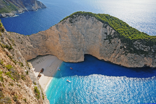   (Navagio Beach).  , 