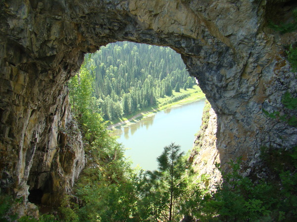 Алатырь-камень – хранитель земли русской.