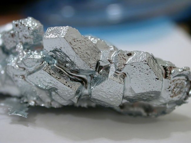 Галлий – редкий металл, который тает в руках (8 фото)