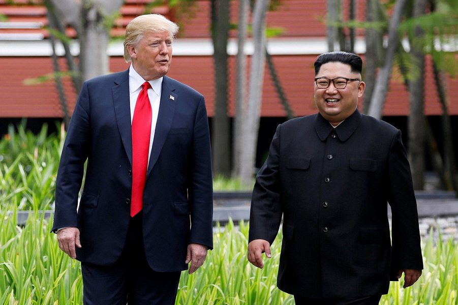 Трамп и Ким Чен Ын.png Трамп и Ким Чен Ын.png