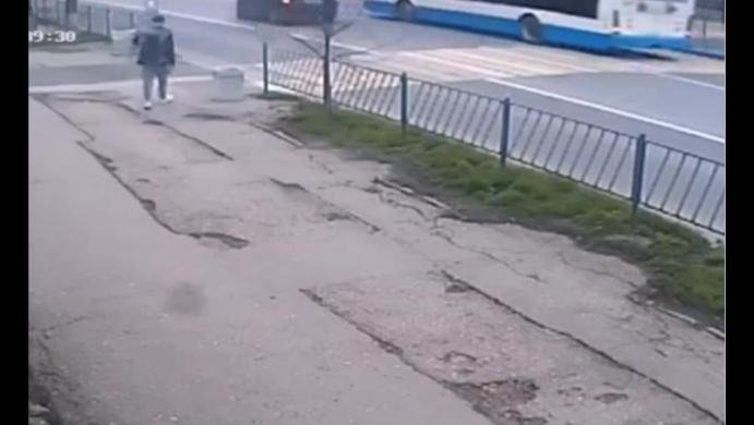 Крик души! Пешеходы! Вы что идиоты!? Разметка зебра это страховка, а не защитный купол!
