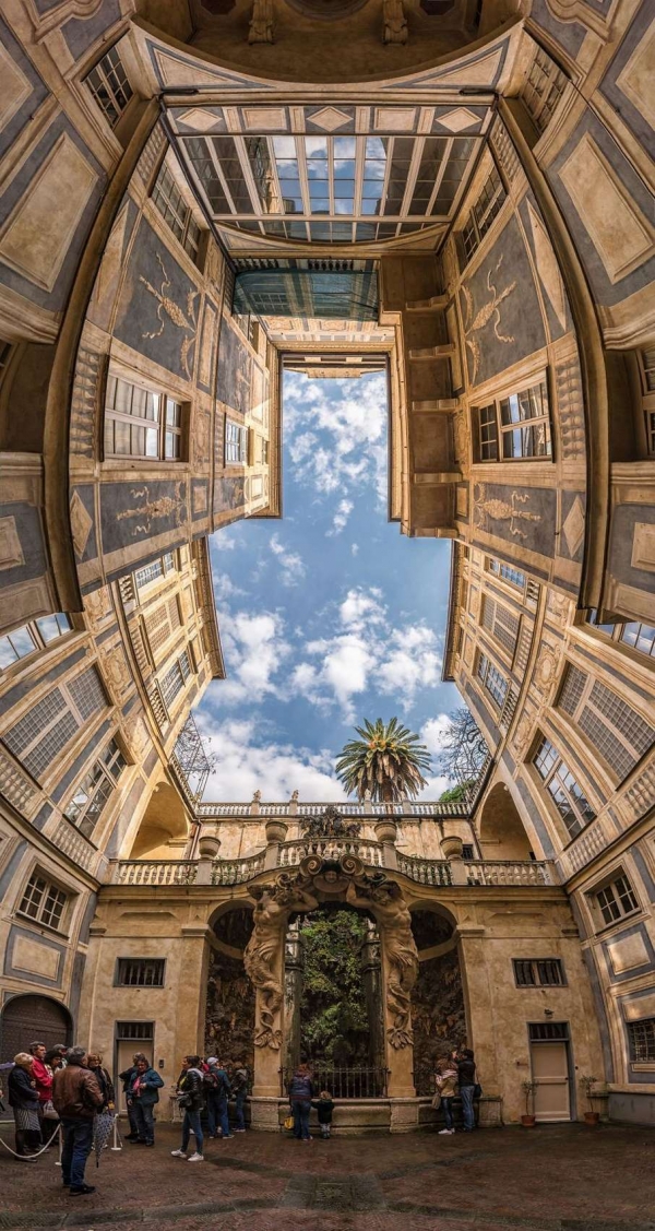 Итальянский фотограф снимает вертикальные панорамы, чтобы подчеркнуть красоту архитектуры