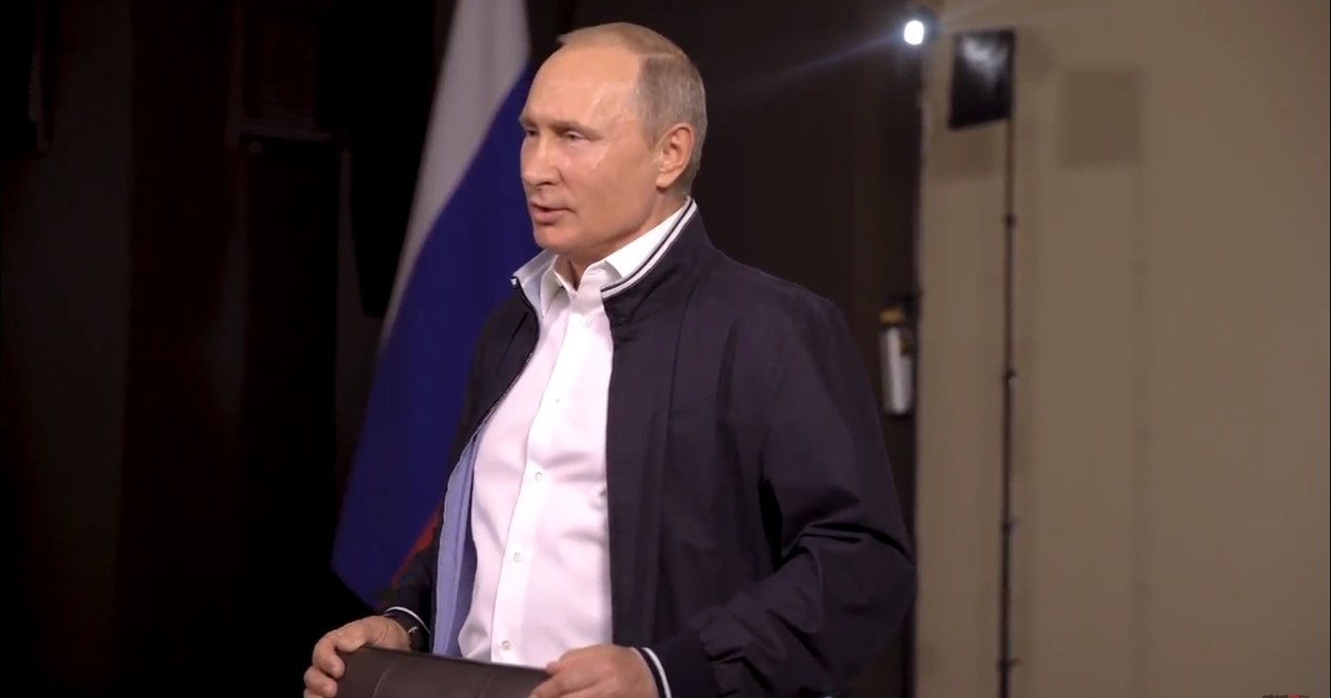 «Дерзайте»: Путин поздравил школьников с выпускным