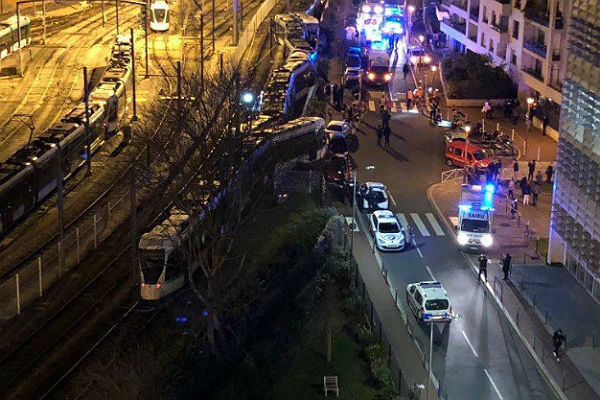 Два трамвая столкнулись под Парижем