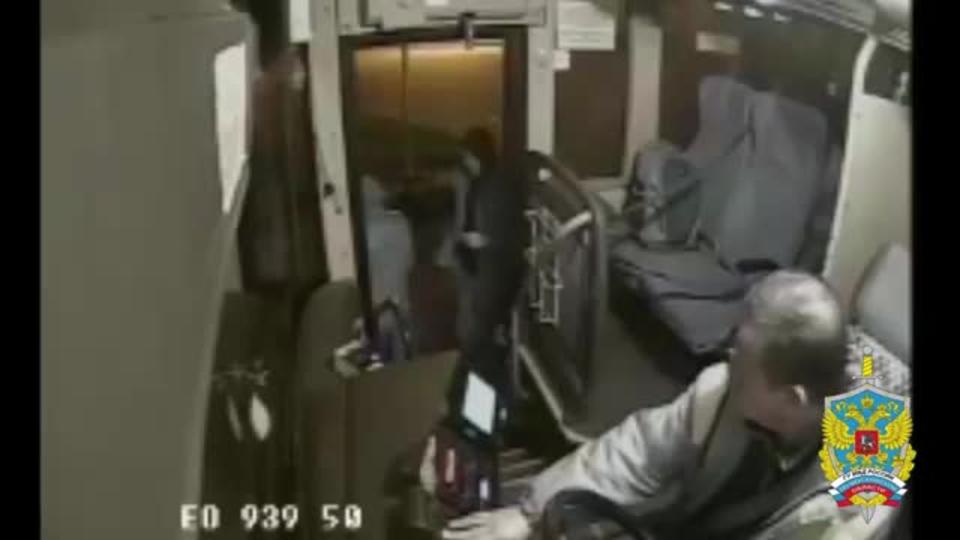 Мужчина устроил дебош в салоне автобуса в Клину