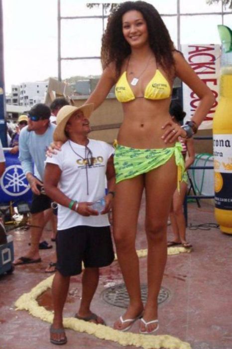 Невероятно высокие девушки (23 фото) Невероятно высокие девушки (23 фото)
