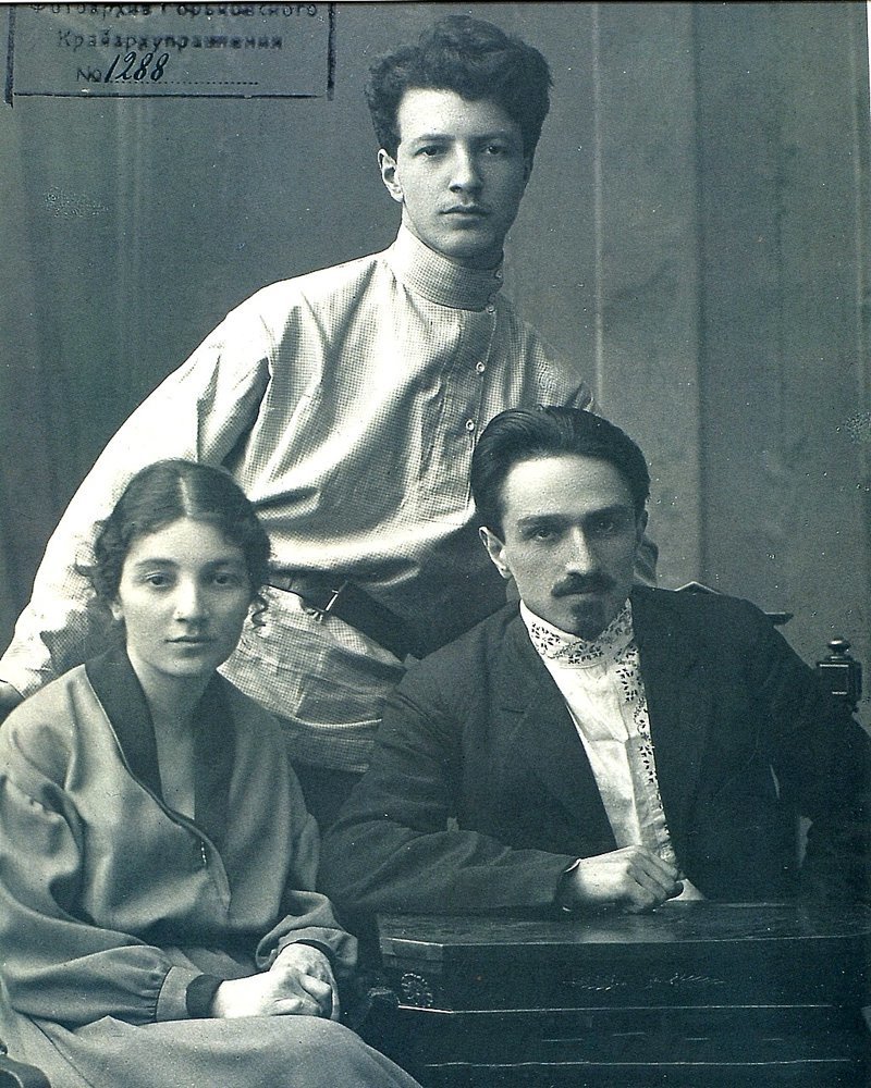 Анастас Микоян с семьей. 1921. Анастас Микоян с семьей. 1921. история, россия, старые фотографии