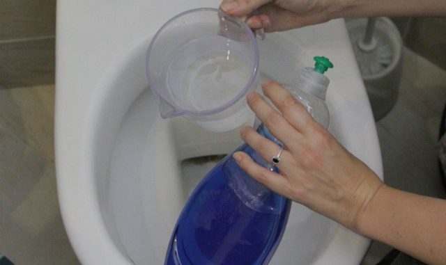 1515553759-5985-g-a-toilet-without-a-plunger