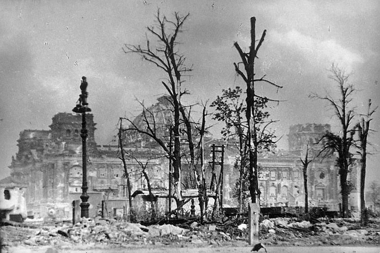 Мультатули Петр: В тот день когда взяли Берлин и фотографии Берлина 1945 Мультатули Петр: В тот день когда взяли Берлин и фотографии Берлина 1945