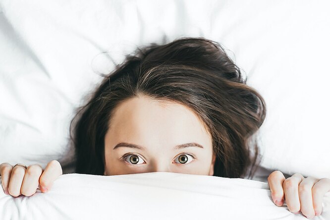 Почему у нас так плохо пахнет изо рта, когда мы просыпаемся по утрам: причины и решение проблемы