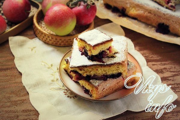 рецепт Шарлотка с яблоками и смородиной