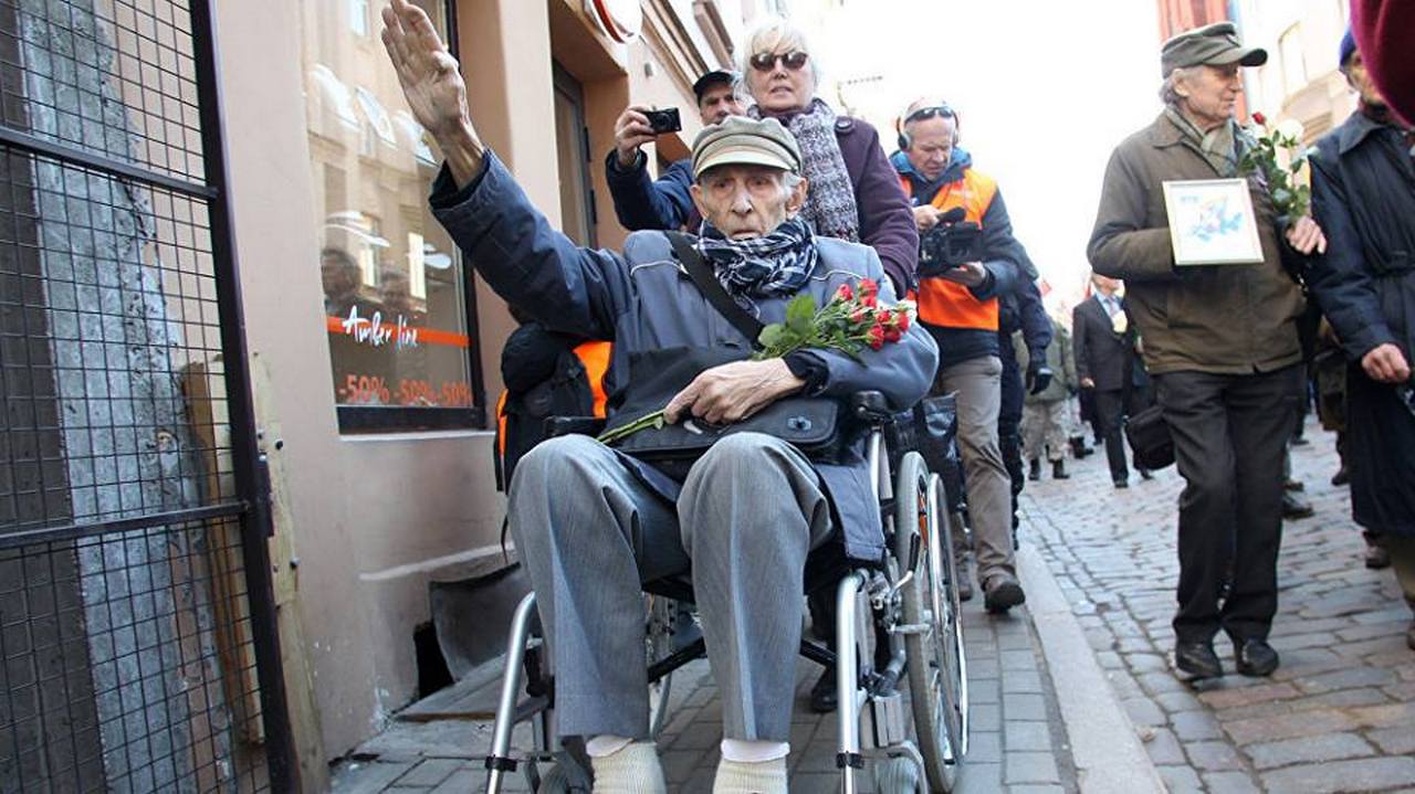 Парад уродов. Почему к одним эсэсовцам в Европе относятся хуже, чем к собакам, а других чествуют, как героев? Парад уродов. Почему к одним эсэсовцам в Европе относятся хуже, чем к собакам, а других чествуют, как героев?