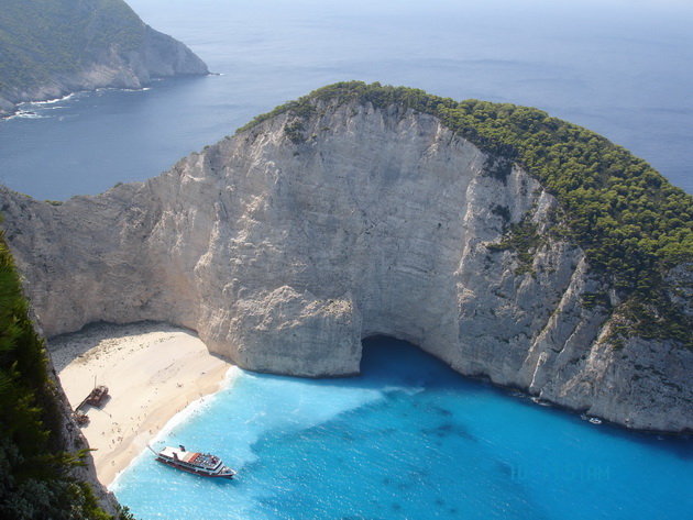   (Navagio Beach).  , 