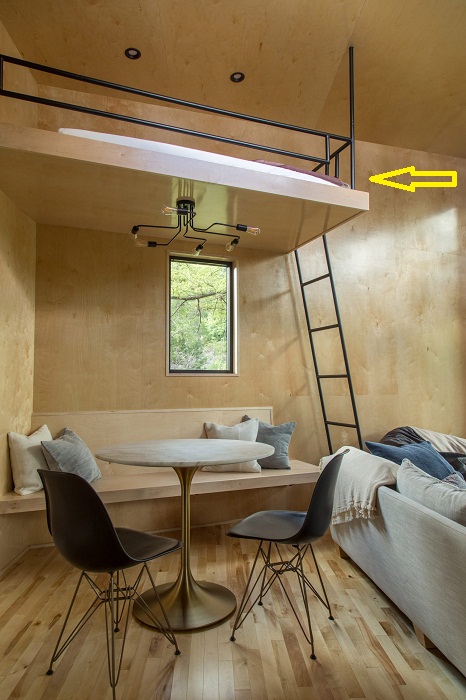 Мезонин с кроватью в Yoki Treehouse. Мезонин с кроватью в Yoki Treehouse.