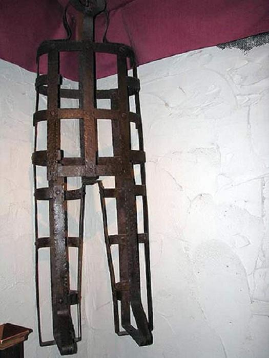 Самые изощренные орудия пыток средневековья (13 фото)