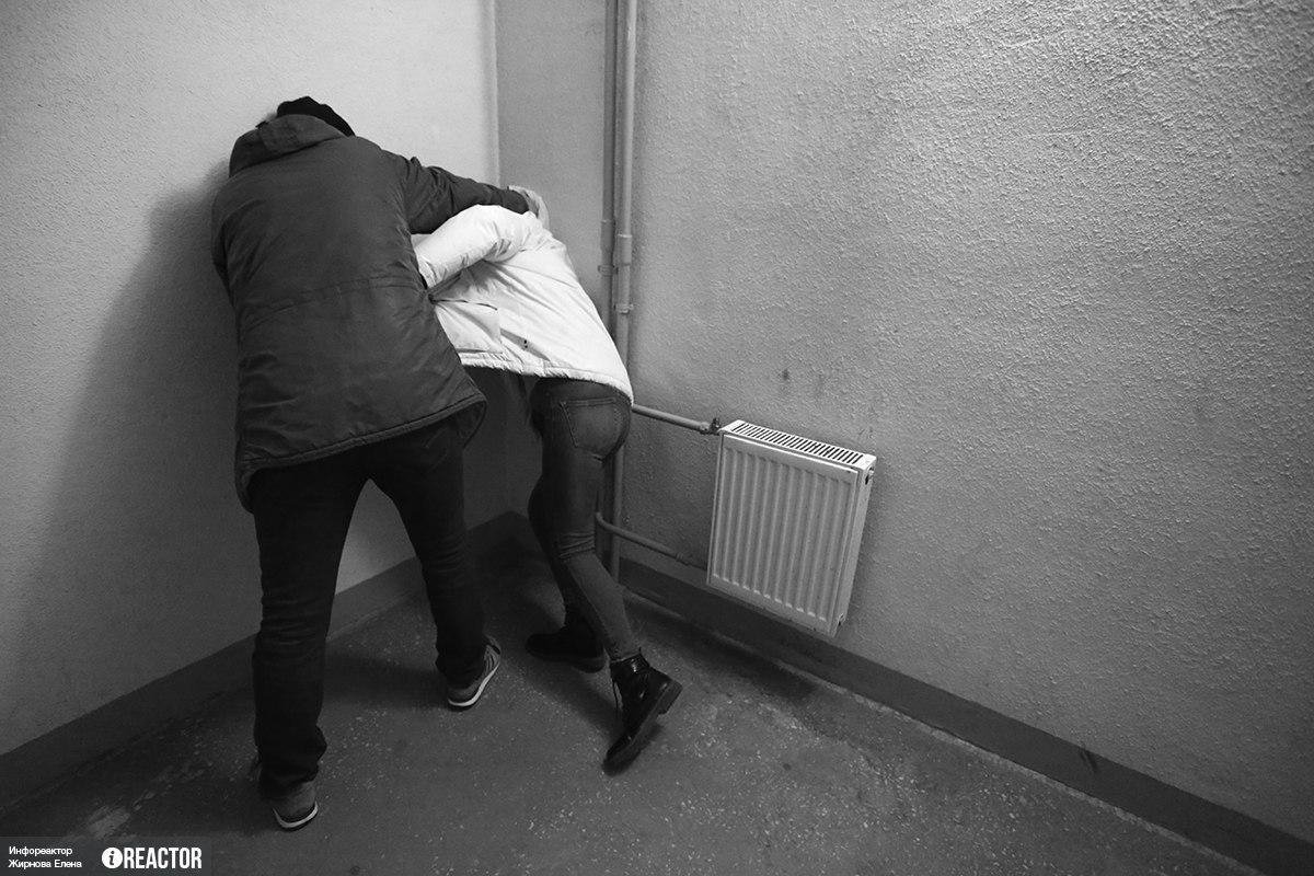 Банда подростков избила под Петербургом мужчину в его собственной квартире