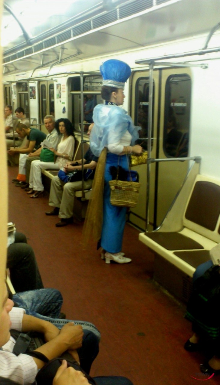 Уступи место королеве! (2 фото) Уступи место королеве! (2 фото)