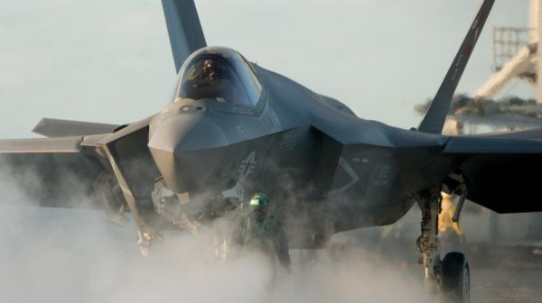 Атакующий "хищник" Су-57 побьет "крадущегося" F-35
