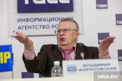 Пресс-конференция ЛДПР в ТАСС. Москва, жириновский владимир, жест рукой