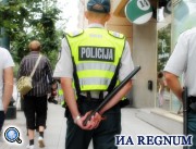 На узких улицах центра Вильнюса полицейских было так много, что проспект в буквальном смысле позеленел…