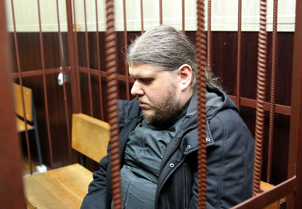 Мошенник Цукерман обманул судью и украл 215 млн рублей у МВД, изъятых у "бога Кузи" Мошенник Цукерман обманул судью и украл 215 млн рублей у МВД, изъятых у "бога Кузи"