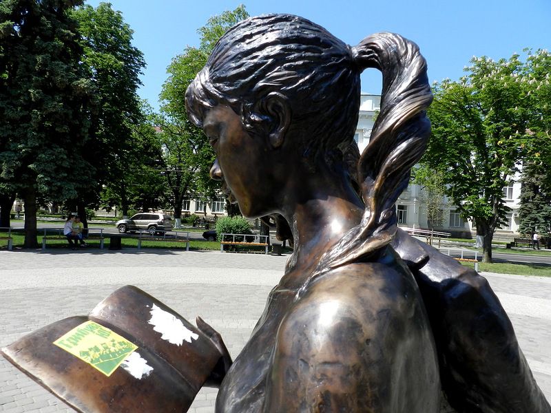 Памятник Шурику и Лидочке  ссср, краснодар, кино, операция ы, шурик, лидочка