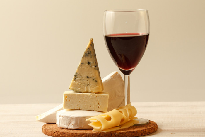 сыр и вино