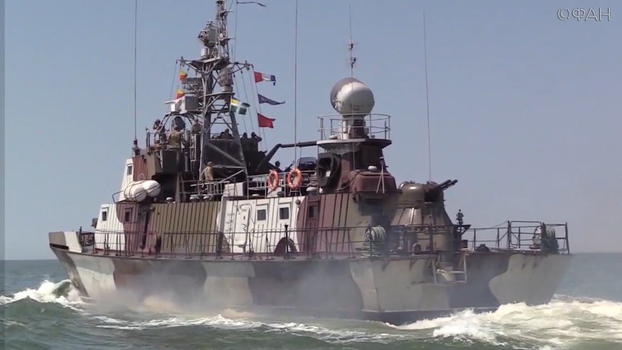«Полюбовались Крымским мостом»: россияне глумятся над «смелым» рейдом ВМС Украины в Азовском море