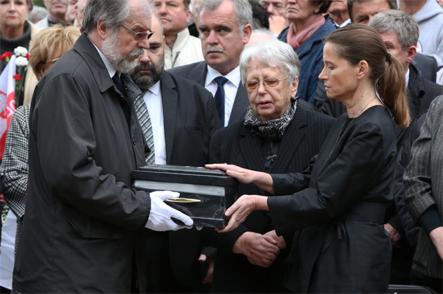 Похороны Войцеха Ярузельского, 2014 год. На переднем плане - Моника Ярузельская.