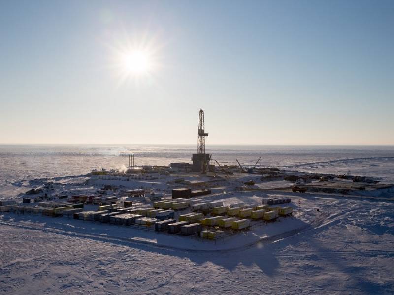 Нефть и газ остались только у России. Остальной мир нервно курит в сторонке. Нефть и газ остались только у России. Остальной мир нервно курит в сторонке.