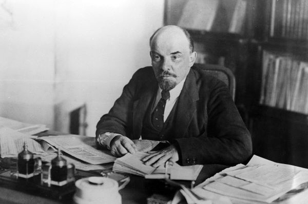 В.И.Ленин в рабочем кабинете В.И.Ленин в рабочем кабинете