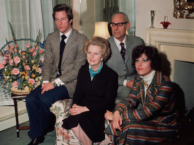 Маргарет Тэтчер с мужем и детьми