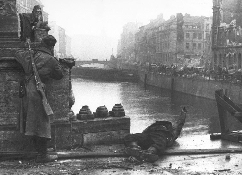Мультатули Петр: В тот день когда взяли Берлин и фотографии Берлина 1945 Мультатули Петр: В тот день когда взяли Берлин и фотографии Берлина 1945