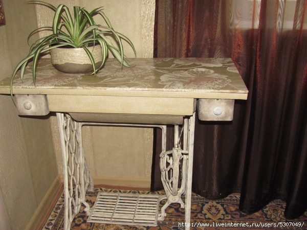 Столик из старой швейной машинки своими руками