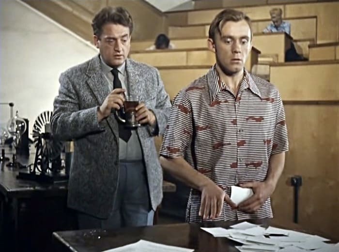Кадр из фильма *Операция Ы и другие приключения Шурика*, 1965 | Фото: kino-teatr.ru Кадр из фильма *Операция Ы и другие приключения Шурика*, 1965 | Фото: kino-teatr.ru