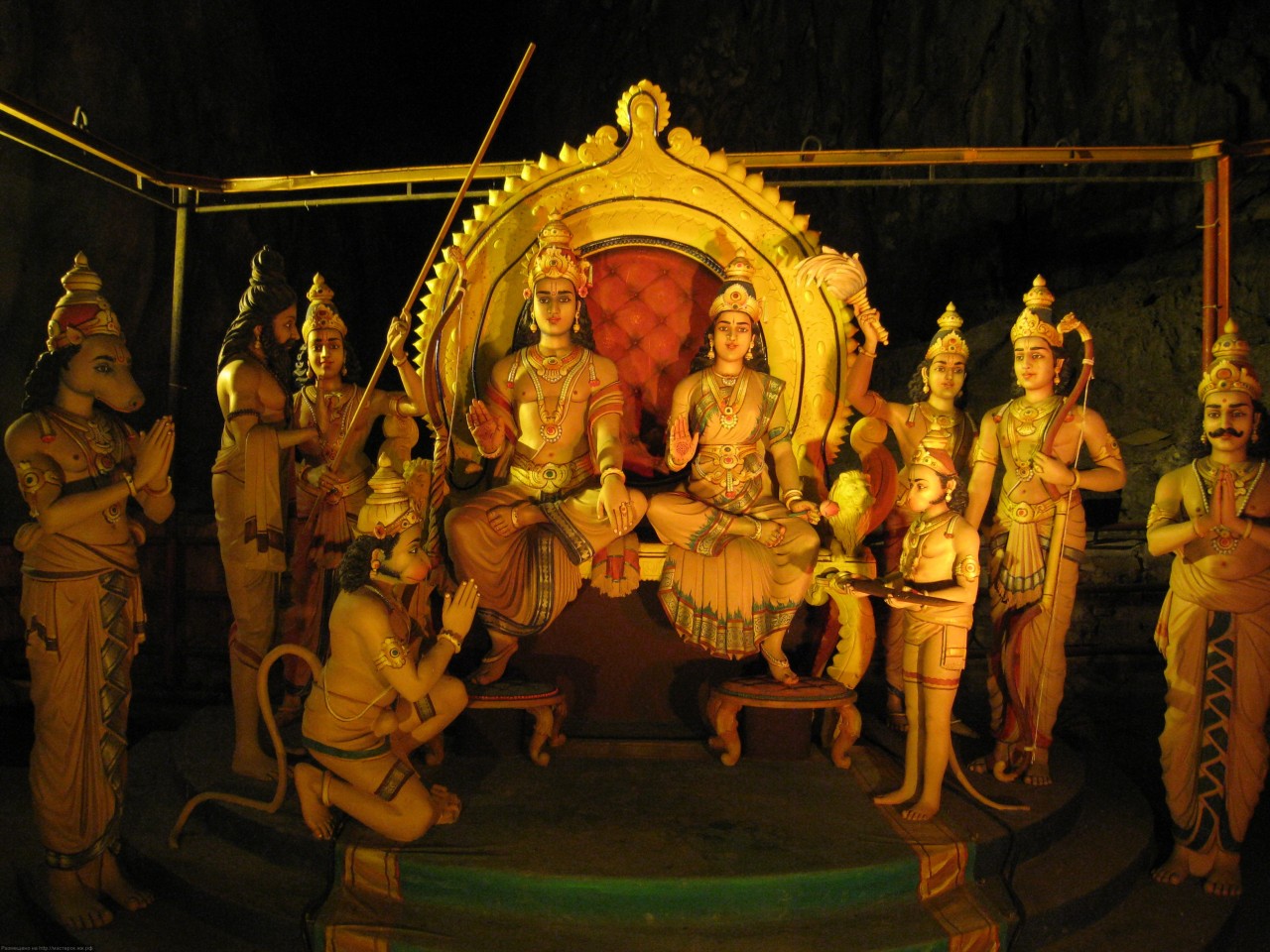 Пещеры Бату Кейвс (Batu Caves). Индонезия. Пещеры Бату Кейвс (Batu Caves). Индонезия.