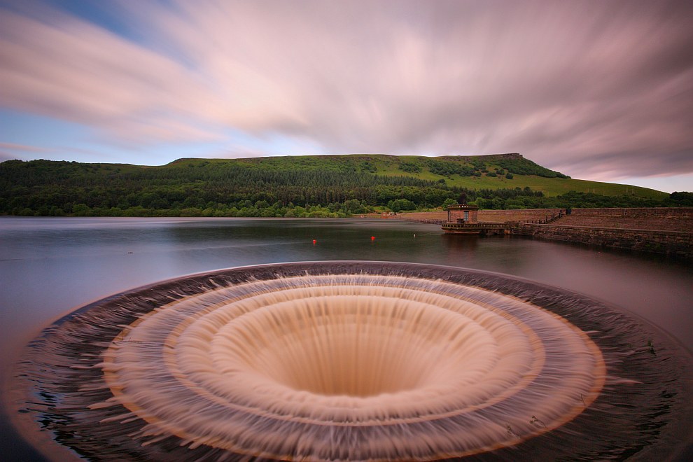 Ледибауэр (анг. Ladybower) — Y-образное водохранилище