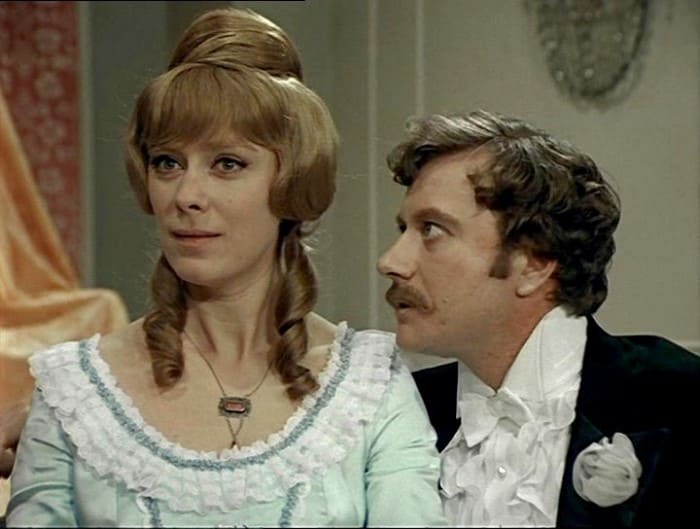 Екатерина Васильева в фильме *Соломенная шляпка*, 1975 | Фото: kino-teatr.ru Екатерина Васильева в фильме *Соломенная шляпка*, 1975 | Фото: kino-teatr.ru