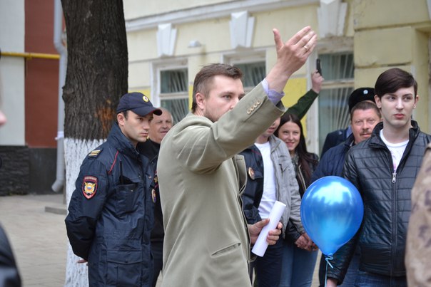 Флешмоб геев на родине ВДВ- разогнали казаки