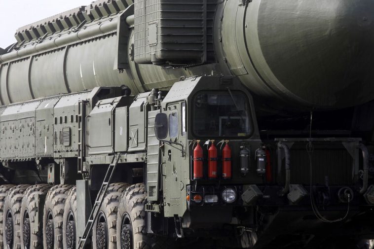 Песков: Россия не откажется от размещения ядерного оружия в Белоруссии