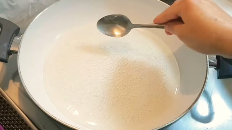 Новый хрустящий десерт из муки, манки и воды — за уши не оттащишь