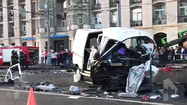 Обломки машин разлетелись на десятки метров в смертельном ДТП на Кутузовском проспекте