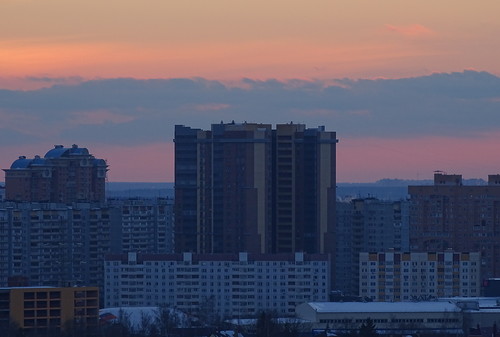Дом в Одинцово на фоне закатного неба, тёмный снимок
