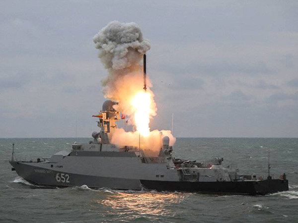 В Киеве обеспокоены тем, что пара российских ракетных кораблей может накрыть половину Украины