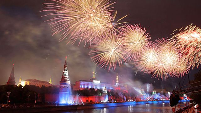 Гости Международного фестиваля фейерверков в Москве отправят сигнал в космос